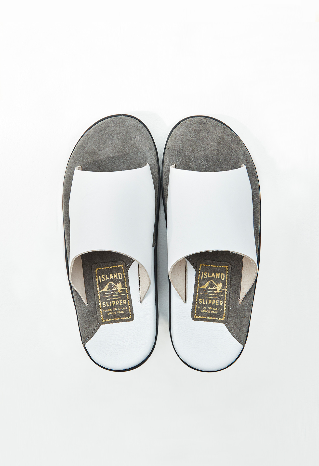 [Nueque X Island Slipper] Slide White/Chacoal (BTS 슈가 착용)