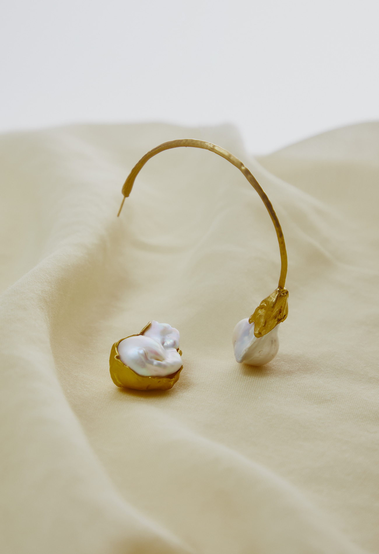 Hoop baroque pearl earring