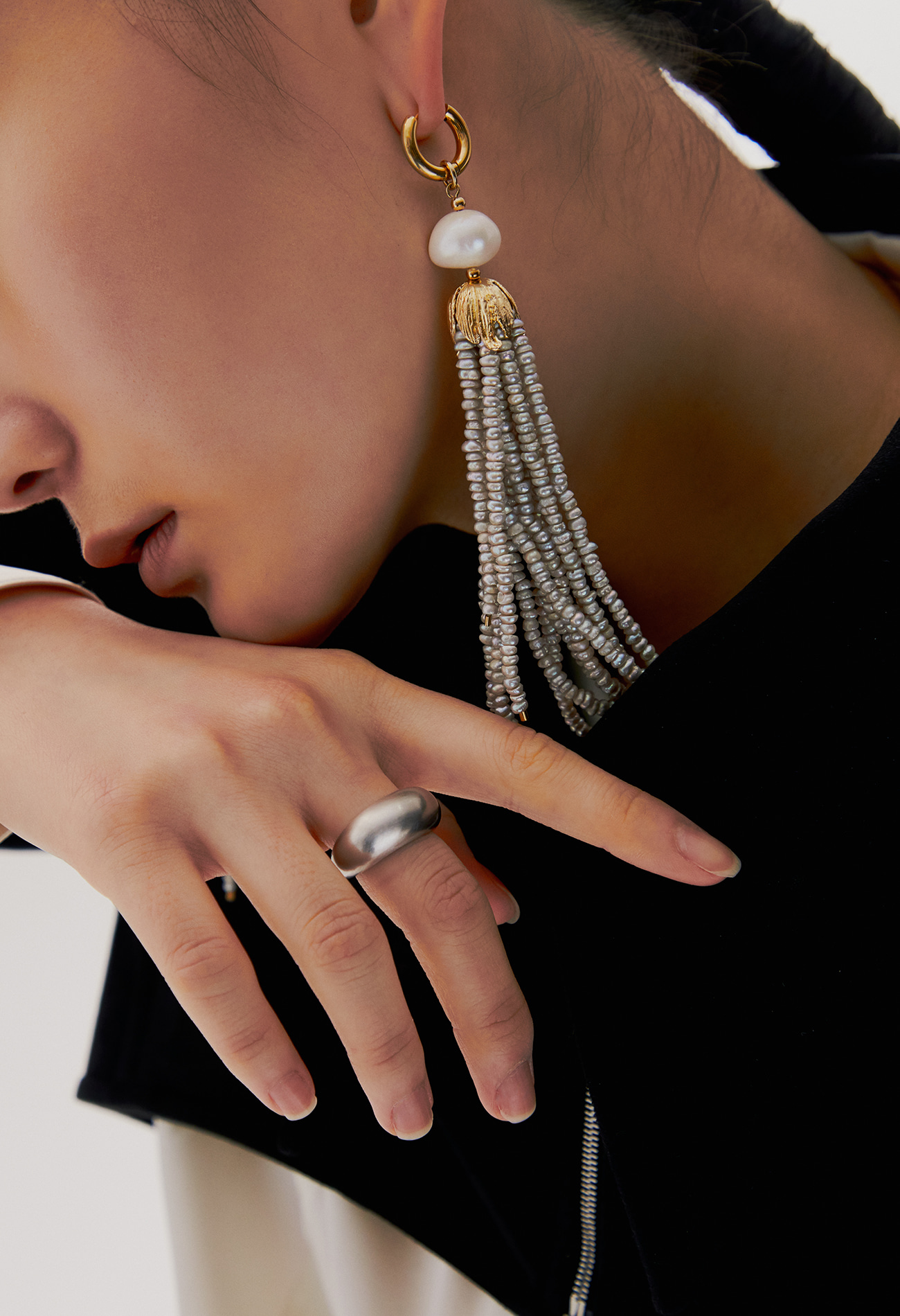Tassel pearl earring